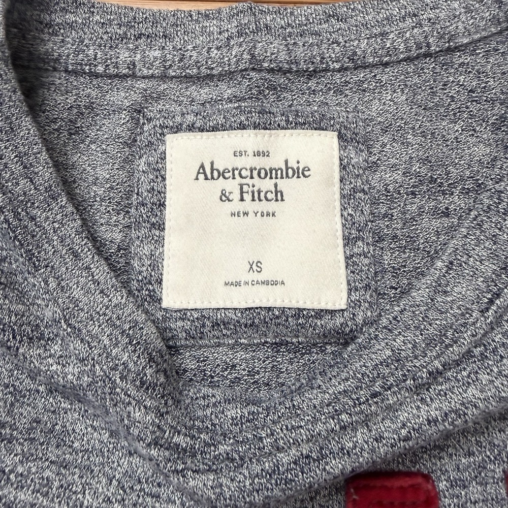 Abercrombie Fitch Gray Logo Sweater XS Red Spellout Long Sleeve Soft Top‎ - Picture 2 of 5